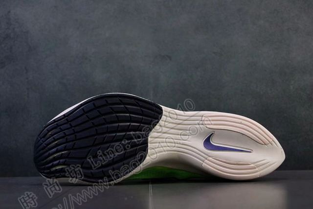 Nike女鞋 耐克新款跑鞋 Nike輕質馬拉松運動跑鞋  hdx13159